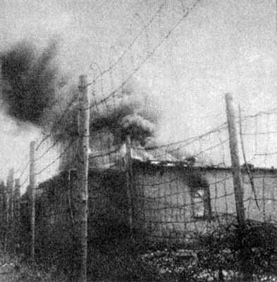 Stalag VII A, einzelne Baracken werden angez�ndet