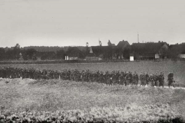 Stalag VIIA ist befreit, das Wachpersonal zieht selbst in Kriegsgefangenschaft