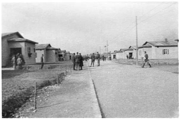 Stalag VII A, Haupt-Lagerstrasse (heute Sudetenlandstrasse) von Osten