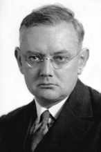 Ernst Krieck (*6. Juni 1882 in V�gisheim,  †19.M�rz 1947 im Internierungslager Moosburg an der Isar)