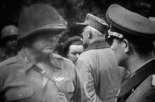 Filmaufnahmen, 29. April 1945, General Patton und Oberst Burger, Übergabe des Lagers