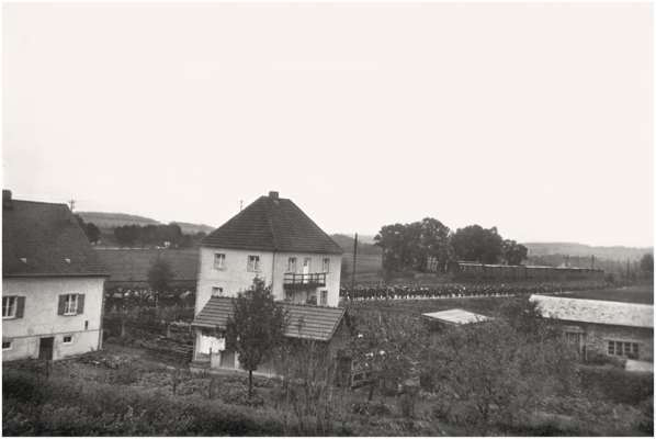 Moosburg Stalag VII A, Kriegsgefangene auf dem Marsch ins Lager