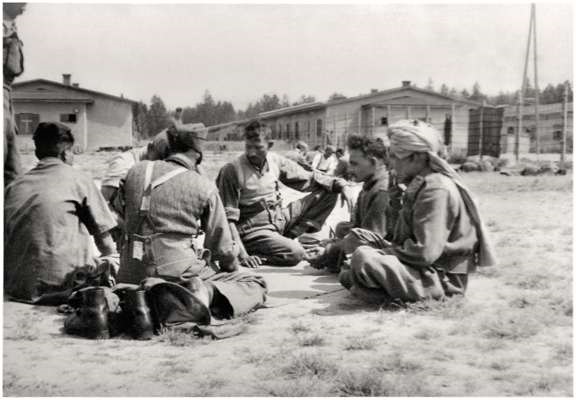 Moosburg Stalag VII A, Kriegsgefangene britische Kolonialsoldaten (Inder)