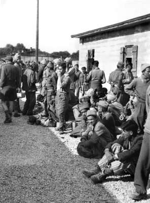 Moosburg Stalag VII A Neuank�mmlinge - Serben, Araber, Inder und Franzosen