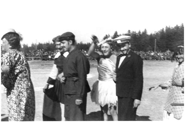 Moosburg Stalag VII A, lustiger Umzug bei Sportfest im Lager