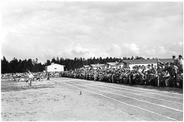 Moosburg Stalag VII A, Sport im Lager