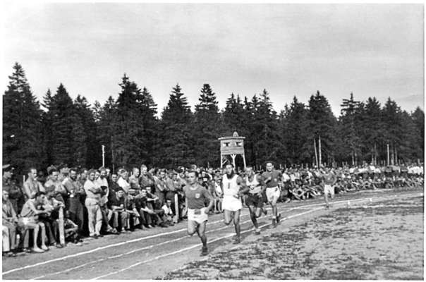 Moosburg Stalag VII A, Sport im Lager