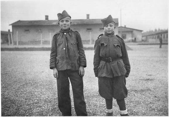 Moosburg Stalag VII A, Serbische Kinder-Soldaten