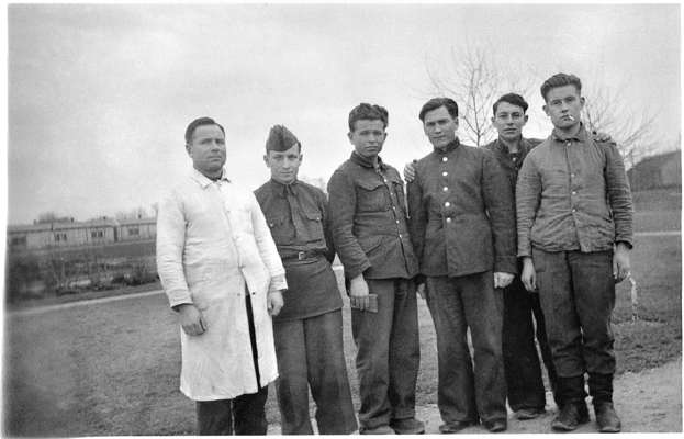 Moosburg Stalag VII A - Arzt und russische Sanit�ter