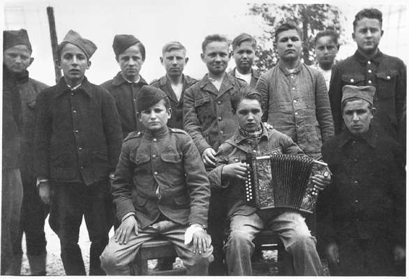 Moosburg Stalag VII A - Gruppe junger Serben