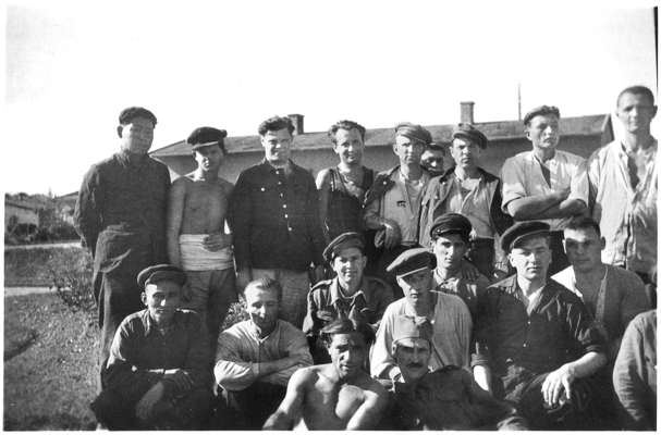 Moosburg Stalag VII A - Gruppe im Krankenrevier ?