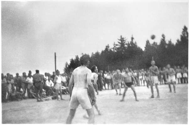 Moosburg Stalag VII A, Franzosen beim Faustball