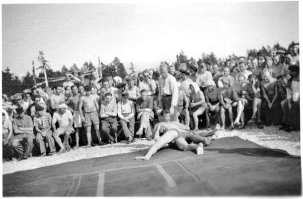 Moosburg Stalag VII A, Franzosen beim Ringen