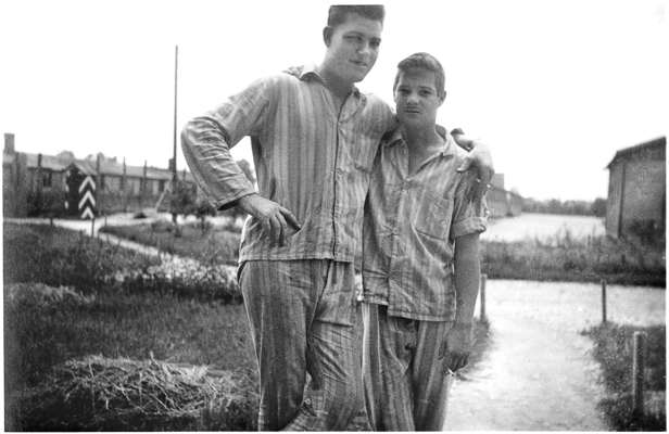 Moosburg Stalag VII A, kranke Amerikaner (im Schlafanzug) im Revier