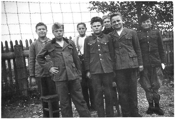 Moosburg Stalag VII A, Serbische Kinder / Jugendliche
