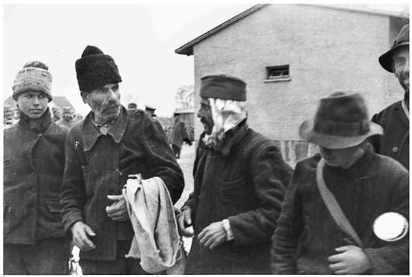 Moosburg Stalag VII A Dezember 1943 - Bandenk�mpfer aus Jugoslawien und Balkanl�ndern