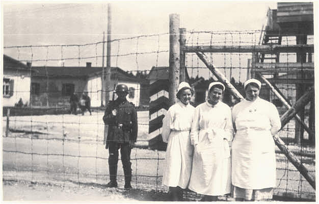 Stalag VII A Rot-Kreuz-Schwestern Dechant, B�r und Etzel