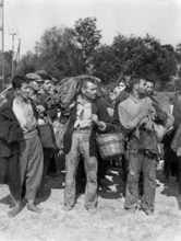 Juli 1944 - gefangene griechische und albanische Freiheitskämpfer werden interniert