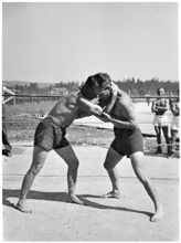 August 1944 - amerikanischer Berufsboxer gibt Unterricht und Training